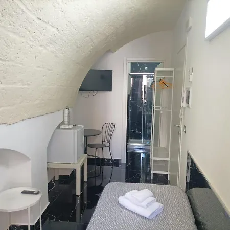 Newhouse Black & White