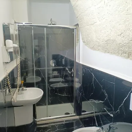 Newhouse Black & White Pensionat Modugno