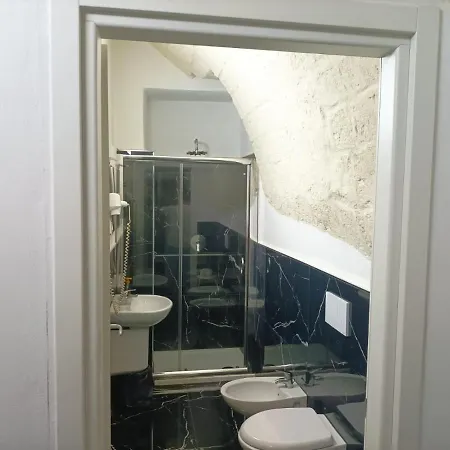 Newhouse Black & White 3* Modugno