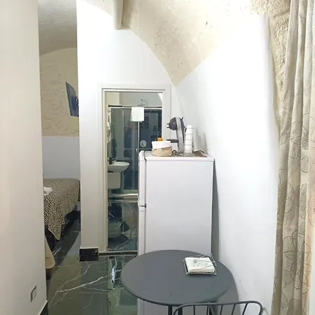 Newhouse Black & White Pensionat 3*