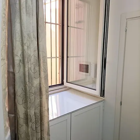 Newhouse Black & White Modugno